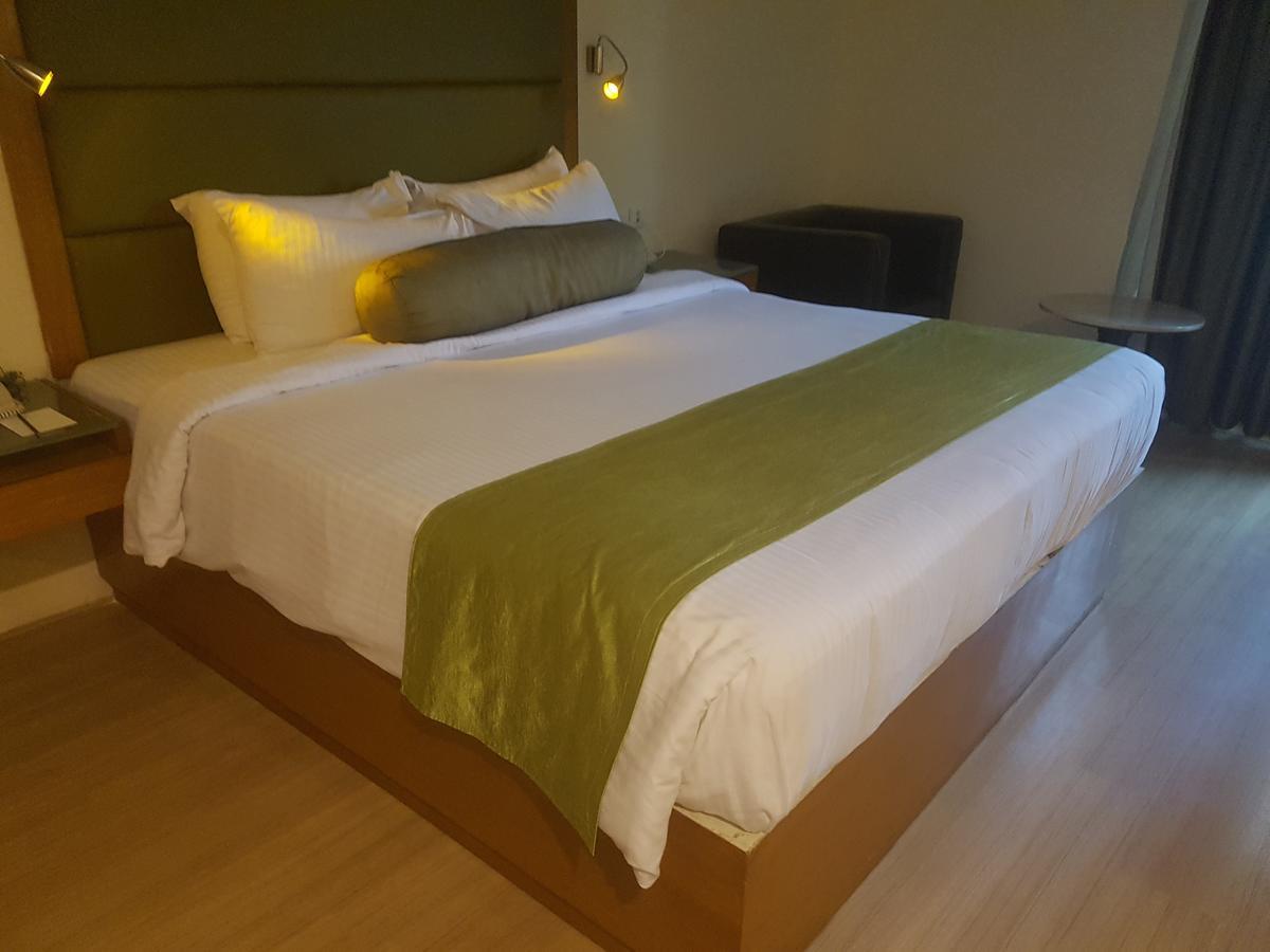 Peerless Hotel Hyderabad Eksteriør bilde