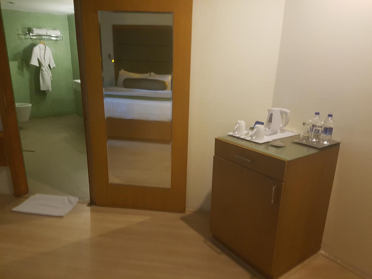 Peerless Hotel Hyderabad Eksteriør bilde