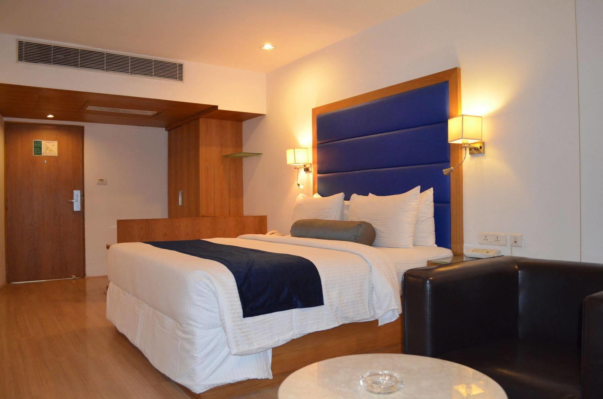 Peerless Hotel Hyderabad Eksteriør bilde